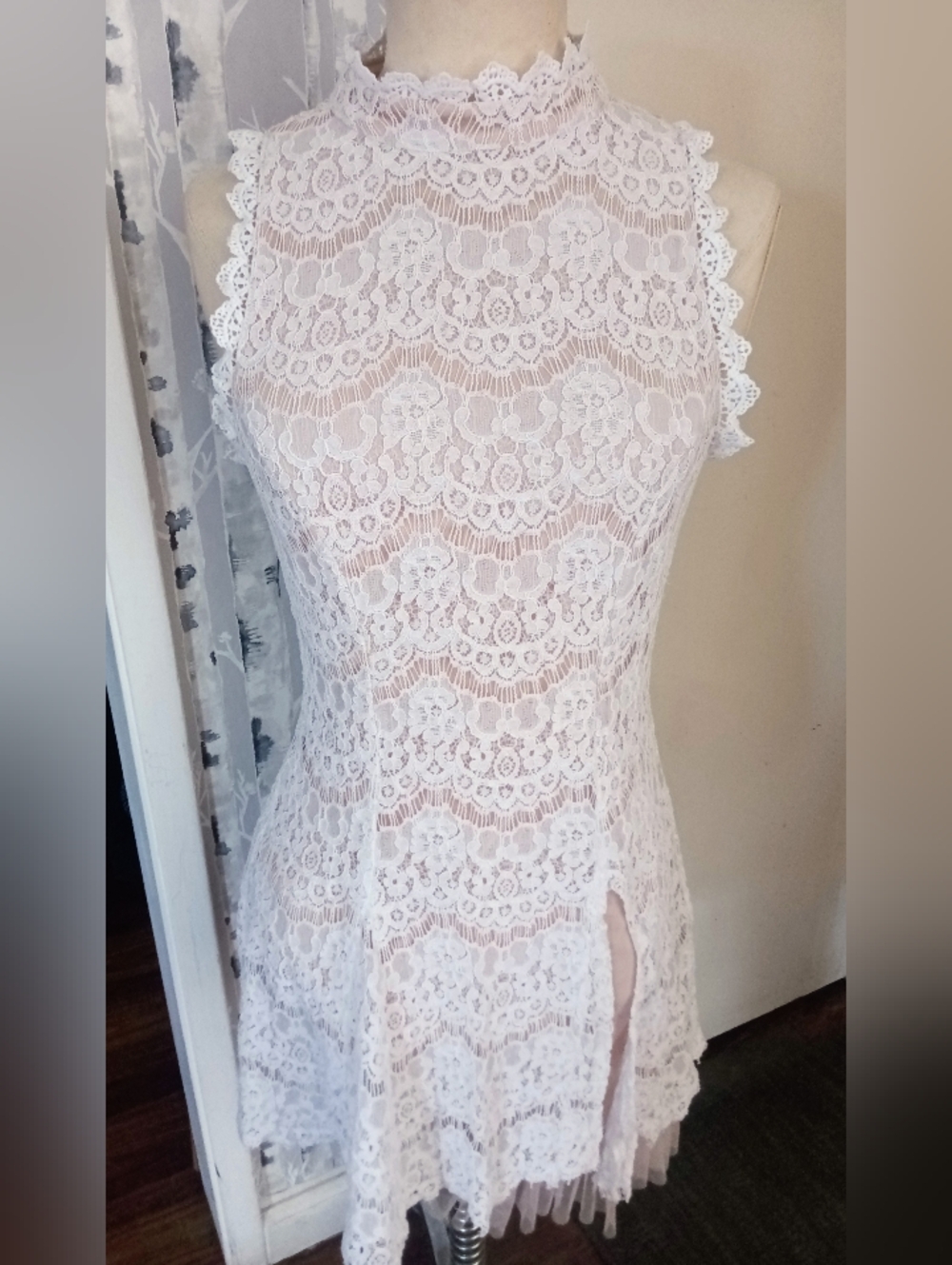 Francesca's Collections White Lace High-Neck Cocktail Dress